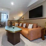 InterContinental Paris Champs Elysées Etoile, an IHG Hotel